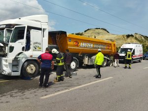 Tırda Çıkan Yangını, İtfaiye Ekipleri Büyümeden Söndürdü