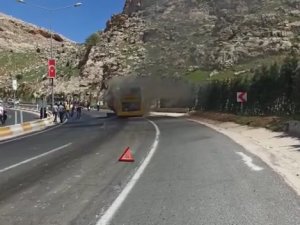 Mardin’de İçinde 25 Yolcusu Bulunan Halk Otobüsü Yandı