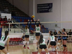 Voleybol Bölgesel Lig Kız Müsabakaları Karabük’te Başladı