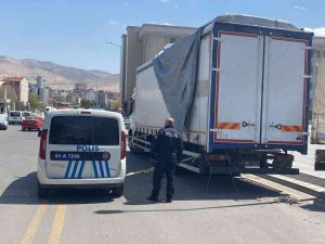 Kamyon Kasasından Düşen Çocuk Ağır Yaralandı