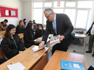 Başkan Kılıç’tan Gençlere Tyt Soru Bankası