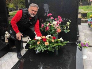 Hami Mandıralı’dan Makedonya’daki Eski Takım Arkadaşının Mezarına Ziyaret