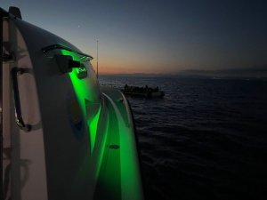 İ̇zmir Açıklarında 81 Düzensiz Göçmen Kurtarıldı