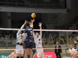 Efeler Ligi: Arkas Spor: 2 - Halkbank: 3