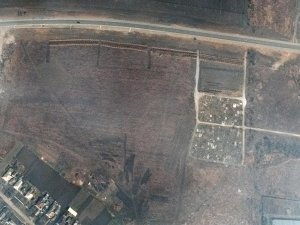 Mariupol’de Toplu Mezarlar Uydu Fotoğraflarıyla Tespit Edildi