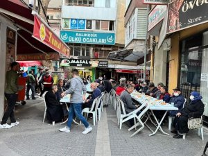 Balıkesir Ülkü Ocaklarından Sokak İftarı