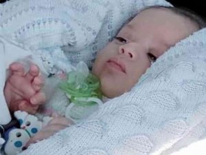 Sehpanın Kenarına Tutunarak Yürümeye Çalışırken Düşen Bebek Hayatını Kaybetti