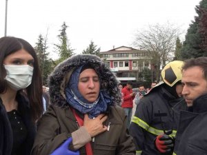 Otomobilde Mahsur Kalan Kadın Kurtarıldı