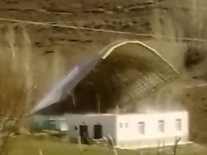 Caminin Çatısı Fırtınaya Dayanamadı