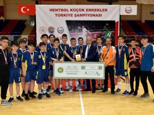 İ̇zzet Öksüzkaya Hentbolde Türkiye 4.’sü Oldu