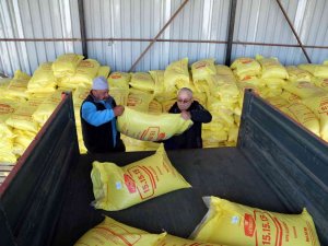 Ayçiçeği Üreticilerine Gübre Dağıtılıyor