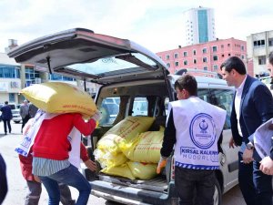 Kahramankazan Belediyesi’nden Çiftçilere Önce Ayçiçeği Tohumu Şimdi De Gübre Desteği