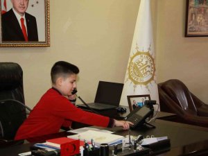 Başkan Saygılı, Koltuğunu 6. Sınıf Öğrencisine Devretti