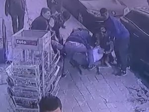 Gaziosmanpaşa’da 4 Kişinin Yaralandığı Silahlı Kavga Kamerada