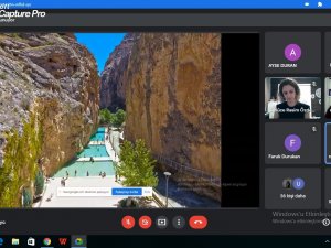 Öğrenciler Sanal Ortamda Sınırları Aşıyor