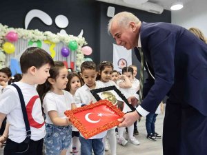 Başkan Zolan, Miniklerin Bayram Sevincini Paylaştı