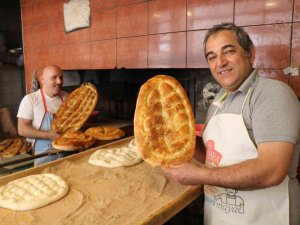 250 Derece Sıcakta Aksatmadan Oruç Tutuyorlar