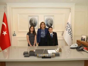 Başkan Fatma Şahin Koltuğu Çocuklara Devretti