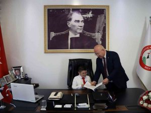 Koltuklar Miniklere Emanet Edildi