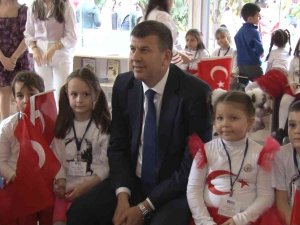 Kadıköy’de 23 Nisan Öncesi Defne Park Çocuk Kütüphanesi Açıldı