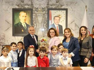 Rektör Özaydın Koltuğunu Çocuklara Devretti