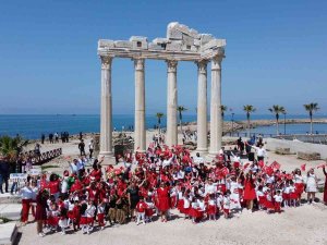 Antik Side Çocuklarla Renklendi