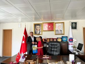 Belediye Başkanı Koltuğunu 23 Nisan Dolayısıyla Öğrenciye Devretti