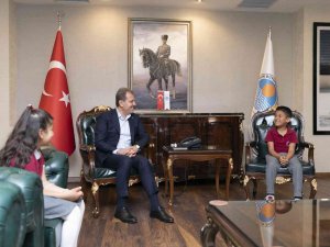 Seçer: Dünyada Çocuklara Armağan Edilmiş Başka Çocuk Bayramı Yok"