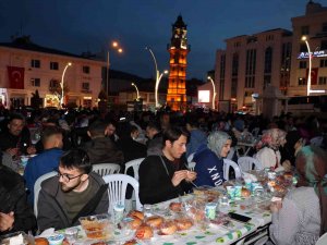 Yozgat’ta Vatandaşlar İftar Sofrasında Bir Araya Geldi