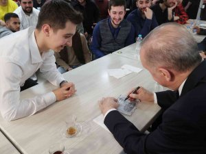 Cumhurbaşkanı Erdoğan: “Öğrenci Burslarını Ve Kredilerini Mayıs Ayı İçin 25’inde Hesaplara Yatıracağız”