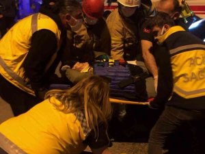 Bağdat Caddesi’nde Feci Kaza: İ̇ki Otomobilin Çarpıştığı Kazada 3 Kişi Yaralandı
