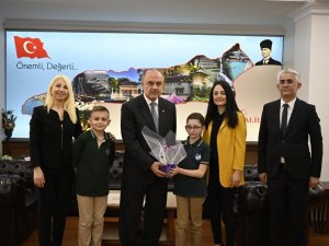 Yalova’da Vali Koltuğuna Oturan Çocukların İlk Gündemi Kentsel Dönüşüm