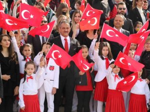 Milli Eğitim Bakanı Özer, 23 Nisan Ulusal Egemenlik Ve Çocuk Bayramı Dolayısıyla Anıtkabir’de