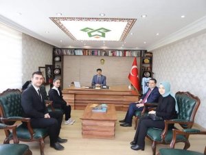 Kaymakam Kurt, Koltuğunu Öğrenci Sunay Ertunç’a Temsili Olarak Devretti