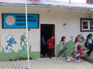 Köy Okulundaki Çocuklar Hayatlarında İlk Defa Sinemayla Tanıştı