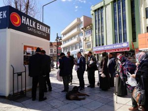 Kastamonu’da Halk Ekmek Satışlarına Vatandaşlardan Yoğun İlgi
