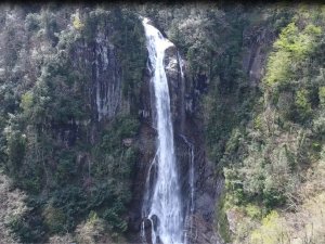 Eriyen Karlarla Birlikte Tabiat Harikası Mençuna Şelalesi Coştu