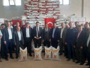 Aslanapa’da Çiftçilere 31 Bin 800 Kilogram Nohut Tohumu Dağıtıldı