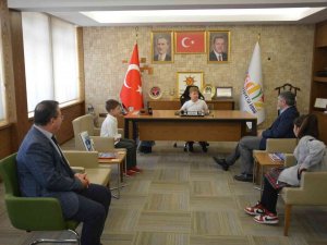 Başkanlık Koltuğuna Dayınlar İ̇lkokulu Öğrencileri Oturdu