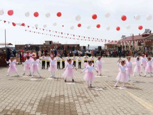 Ahlat’ta 23 Nisan Coşkusu