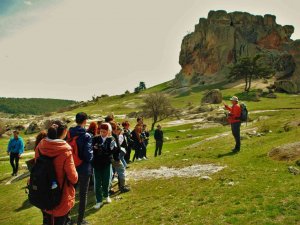 Üniversite Öğrencilerinden Yazılıkaya’ya Fotoğraf Gezisi