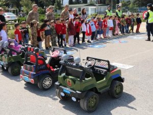 Jandarmadan Çocuklara 23 Nisan Etkinliği