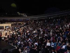 Hatay’da Feridun Düzağaç Konser Verdi
