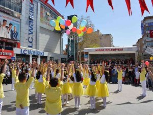23 Nisan Coşkuyla Kutlandı