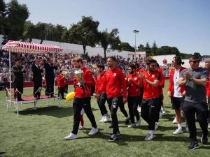 Ayvalık’ta 23 Nisan Coşkusu Zirveye Taşındı