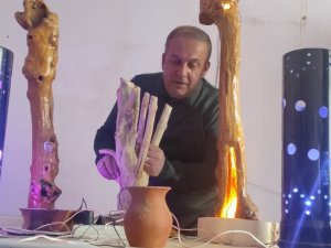 Atık Malzemeleri Süs Eşyasına Dönüştürüyor