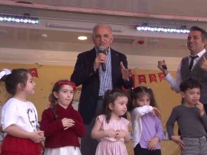 Ümraniye’de Düzenlenen 23 Nisan Etkinliklerinde Çocuklar Doyasıya Eğlendi