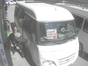 Elazığ’da İlginç Kaza Kameralara Yansıdı