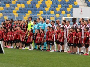 23 Nisan Coşkusu Gençlerbirliği Tribünlerinde