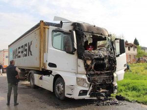 Park Halindeki Tırda Çıkan Yangın İtfaiye Ekiplerince Söndürüldü
